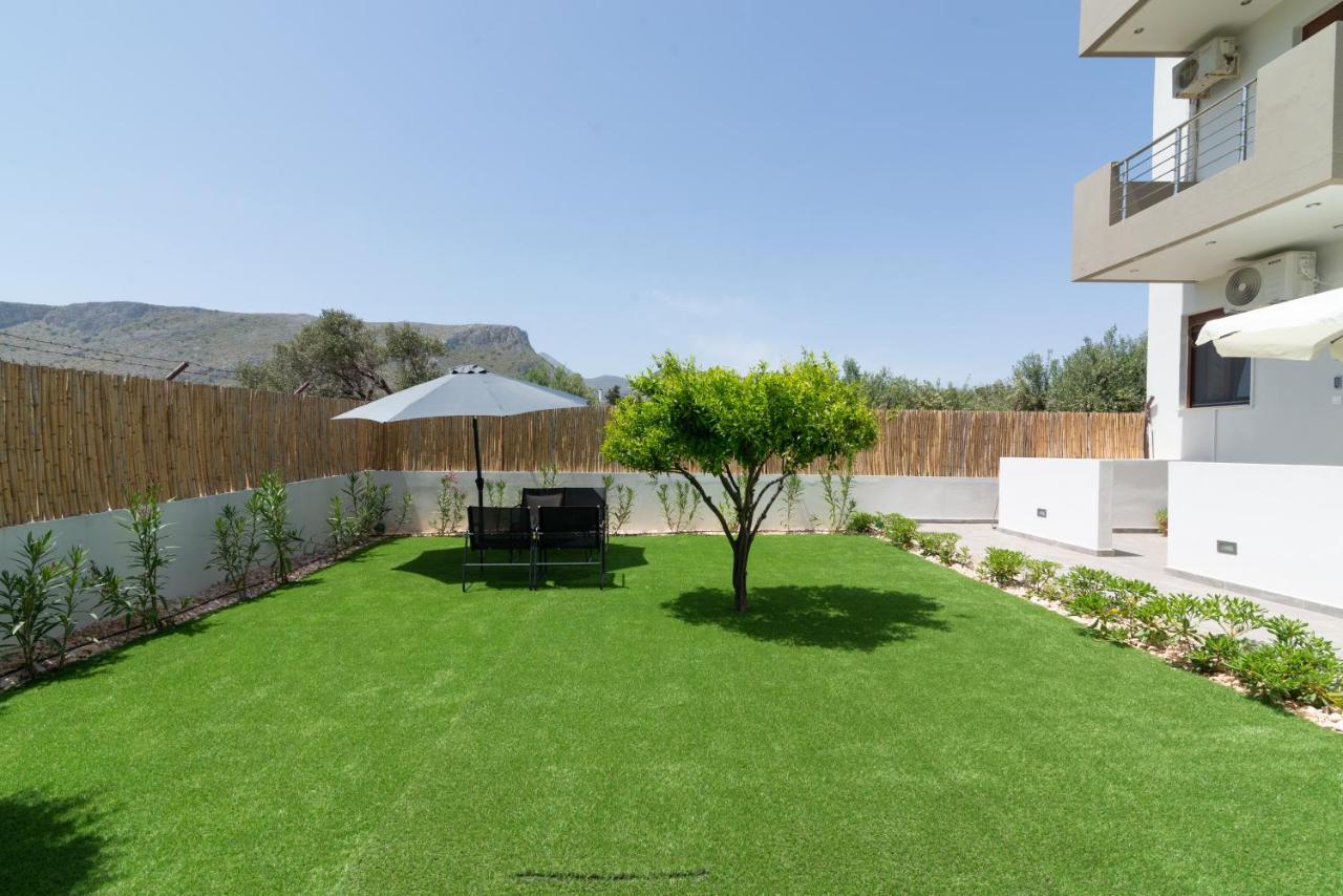 Modern House With Pool Near Beach Gazi Exterior foto