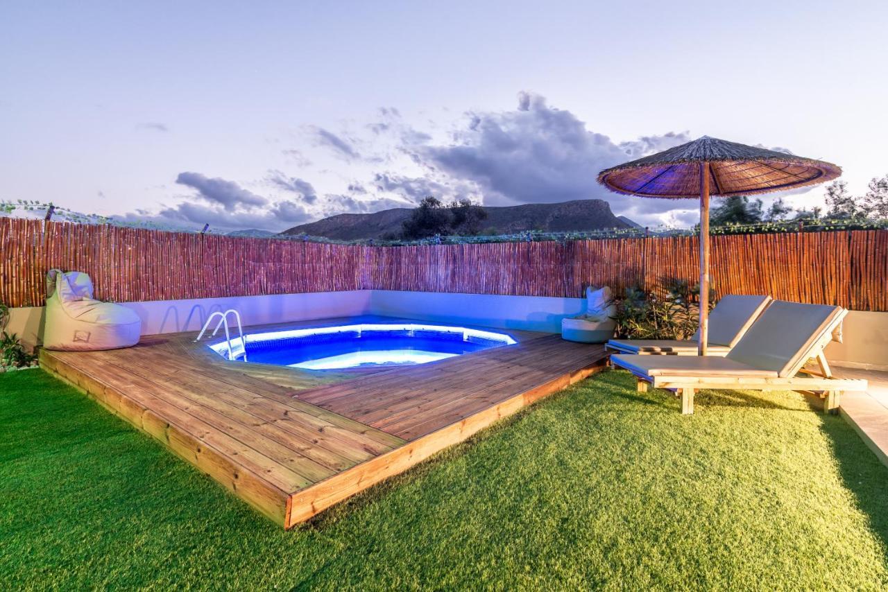 Modern House With Pool Near Beach Gazi Exterior foto